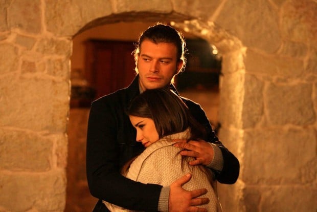 Forbidden Love (Ask-i Memnu) love scene