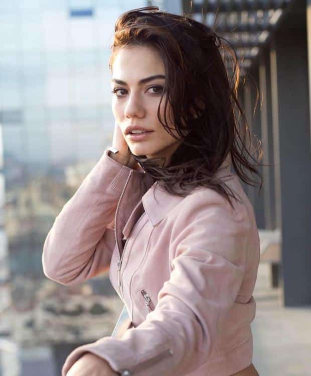 Demet Ozdemir as Asli in Strawberry Smell (Cilek Kokusu)