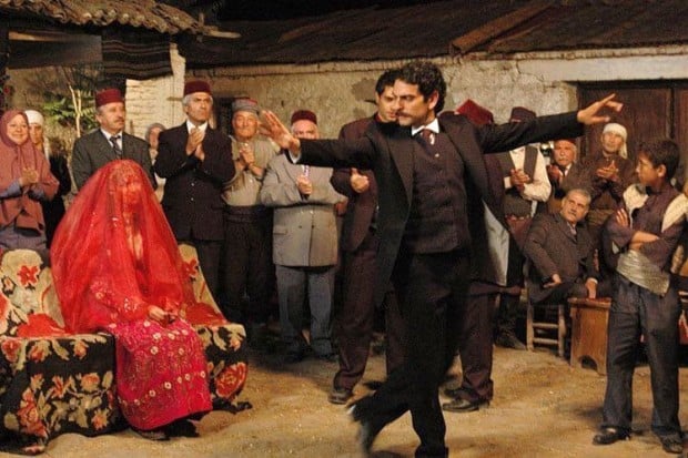 Mehmet Ali Nuroglu dancing in wedding