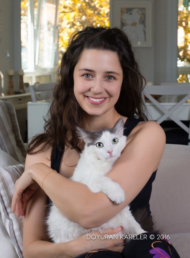 Melis birkan with white cat