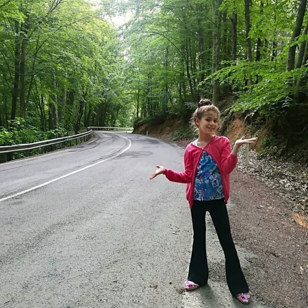 isabella damla guvenilir (Elif) in forest