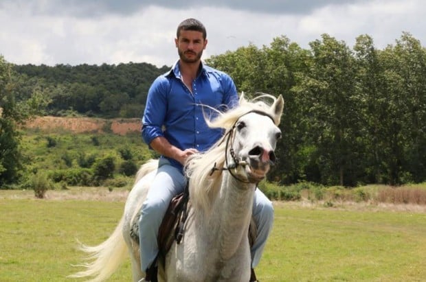 berk oktay riding horse