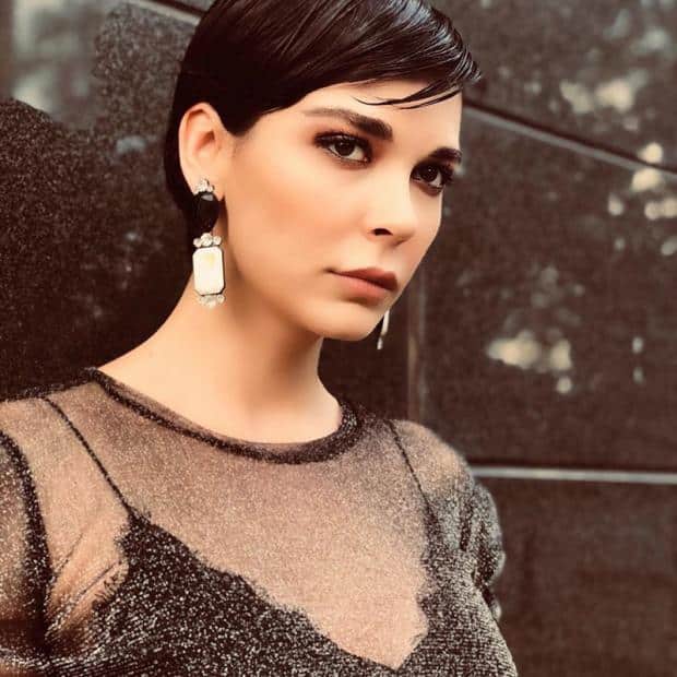 Sevcan Yasar as Esra Gurbuz in Bandits (Eskiya Dunyaya Hukumdar Olmaz Turkish Drama)