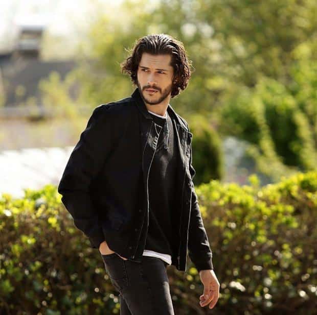 Alperen Duymaz as Emrah