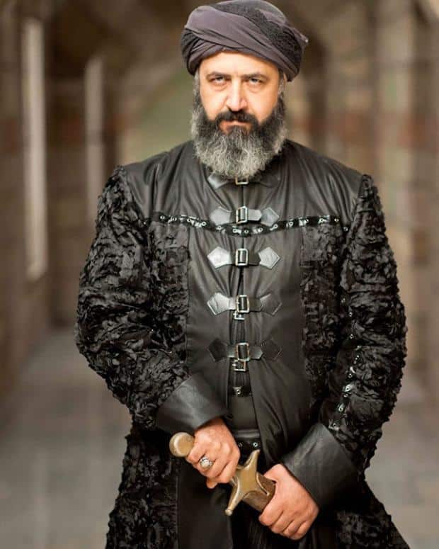 Mehmet Ozgur as Lutfu Pasa