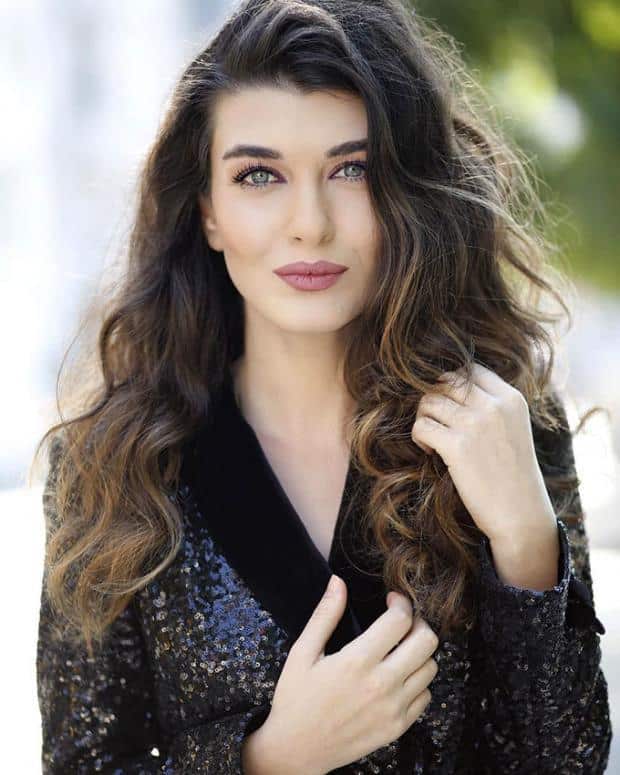 Aslihan Guner - Actress